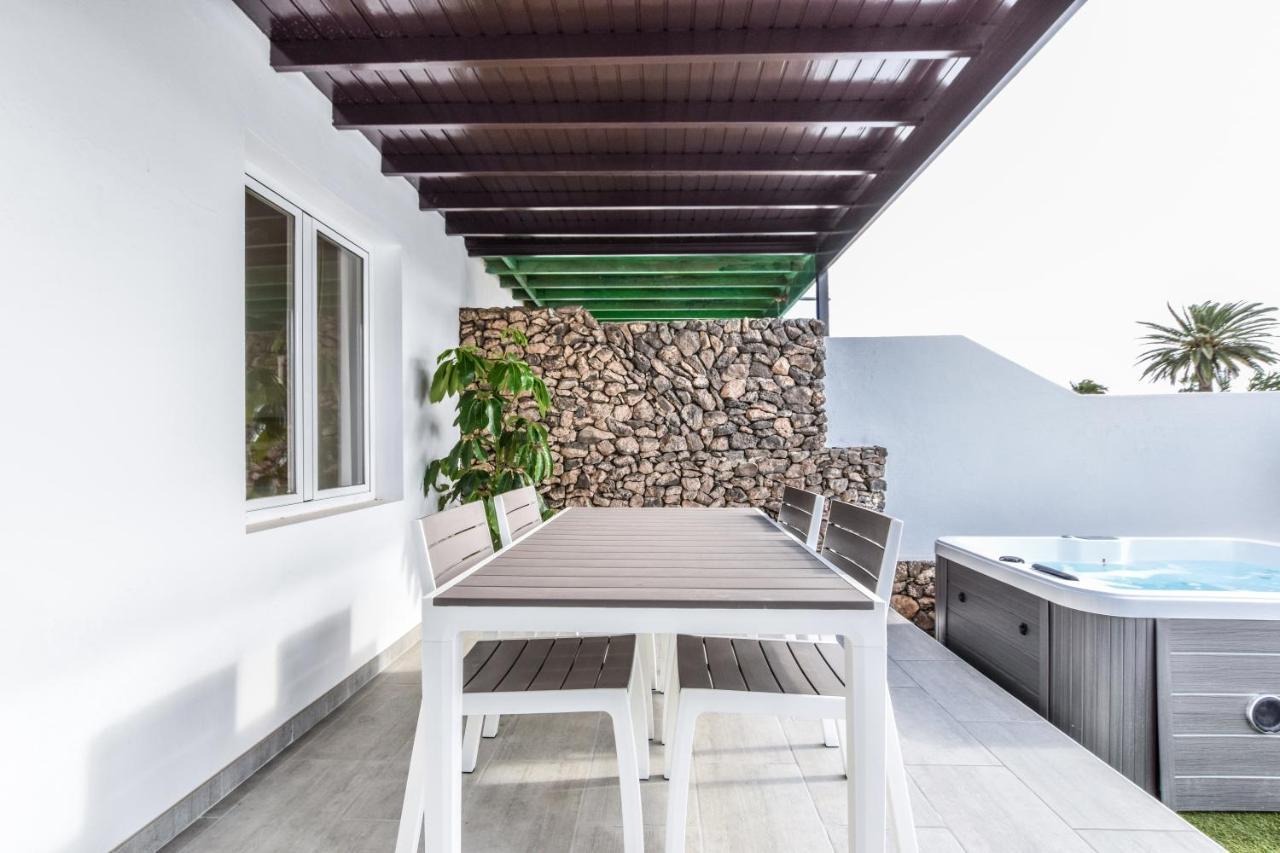 Villas New Lanzasuites Plus Playa Blanca  Exterior photo