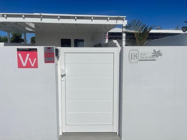 Villas New Lanzasuites Plus Playa Blanca  Exterior photo