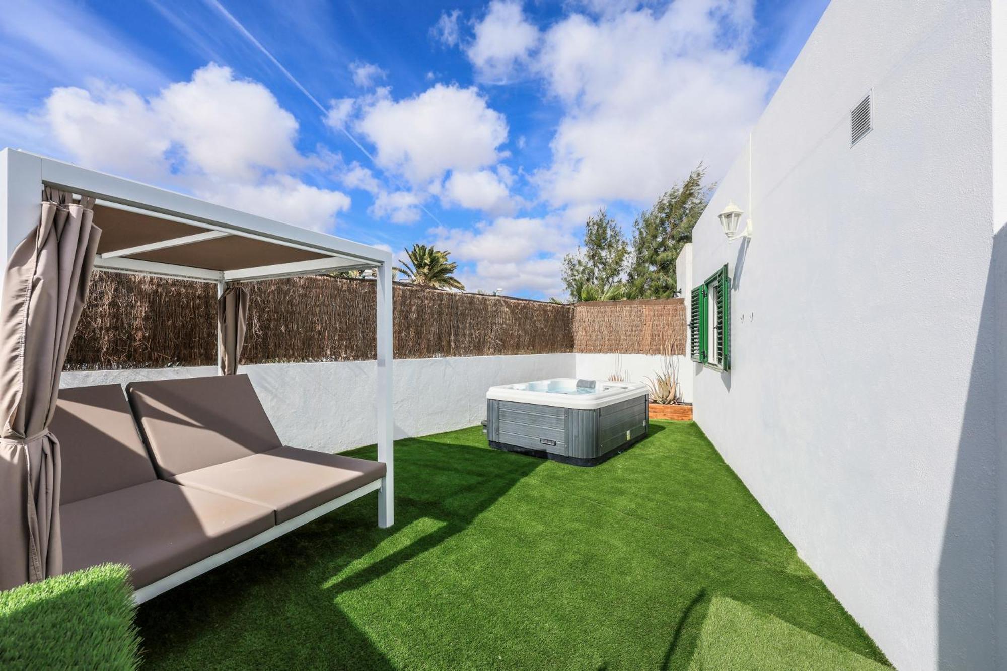 Villas New Lanzasuites Plus Playa Blanca  Exterior photo